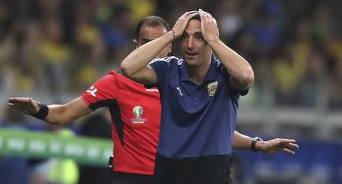 مينوتي يؤكد استمرار سكالوني مدربا للأرجنتين حتى 2022 